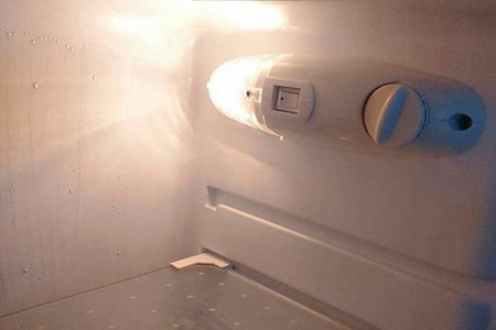 冰箱冷藏室有水