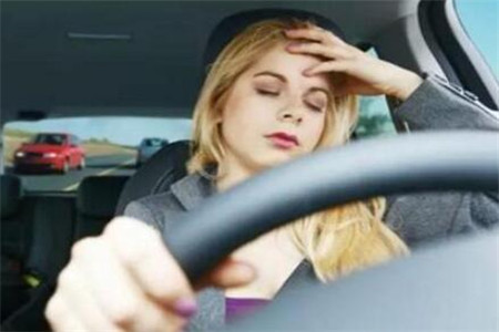 开车犯困怎么办 五个方法帮你提神醒脑