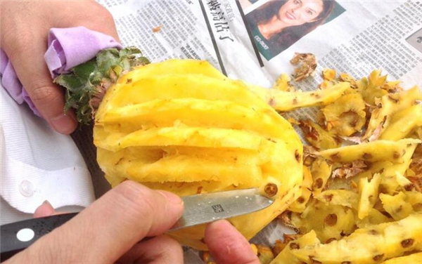 自己怎么给菠萝削皮 菠萝削皮后能放多久