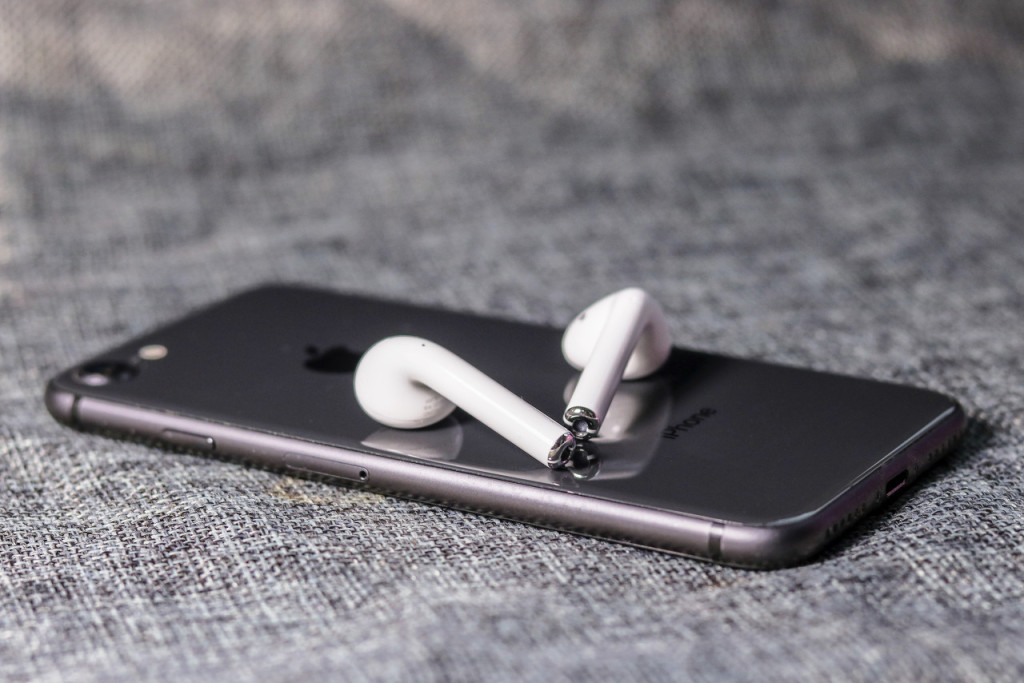 苹果手机插入耳机后还是外放是什么原因？