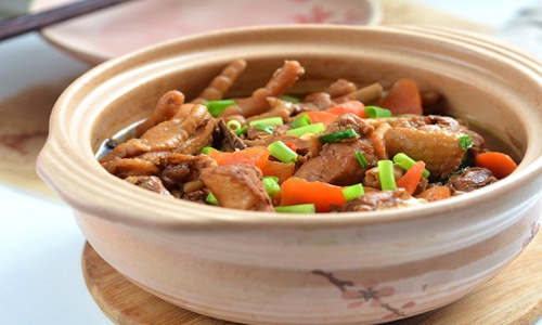 家常砂锅焖鸡的做法 营养健康味道都在锅里