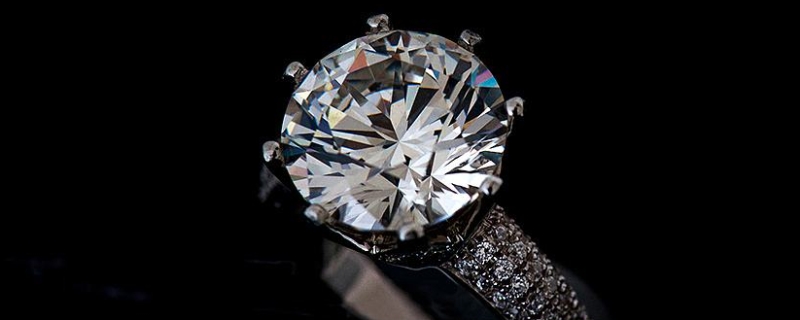 合成莫桑钻与合成钻石区别 莫桑钻是什么材质合成